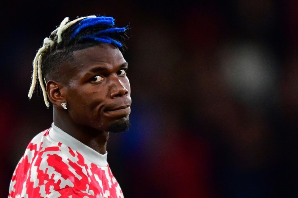 Pogba accueilli en Guinée par des milliers de fans avant un match caritatif. afp