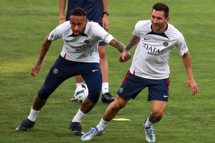 Les stars du PSG Neymar (g) et Lionel Messi à l'entraînement. afp