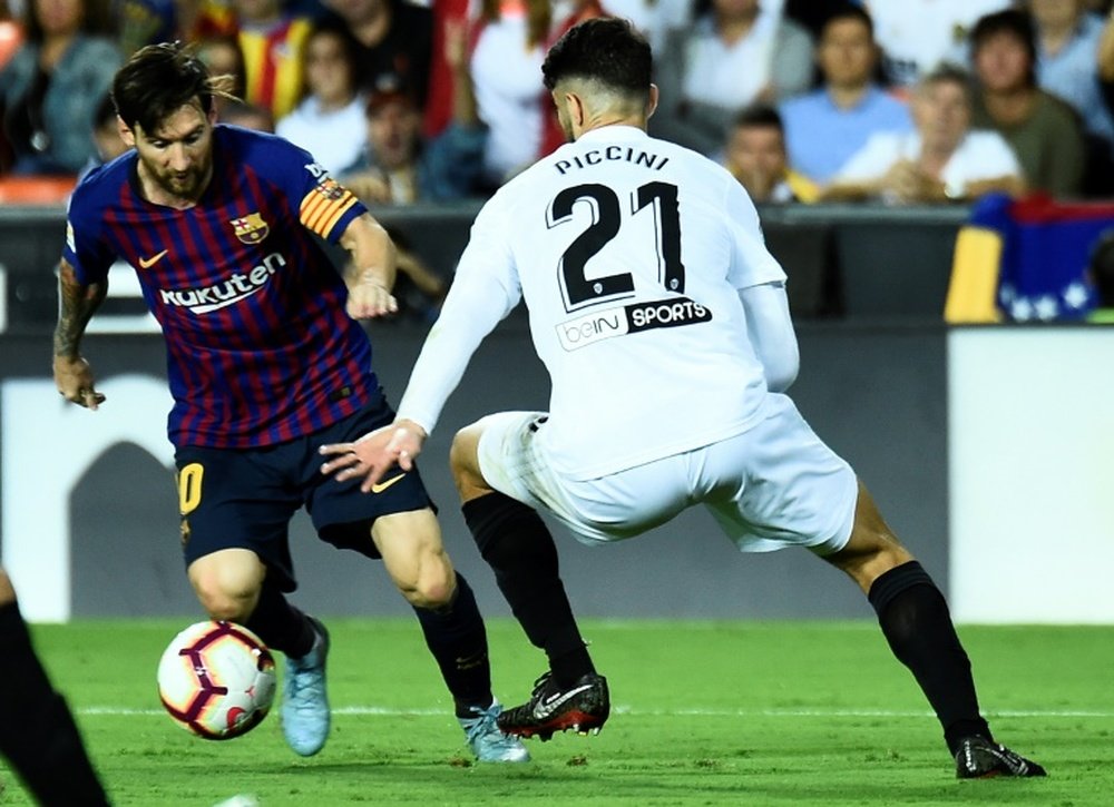L'attaquant du FC Barcelone Lionel Messi contre Valence en Liga. AFP