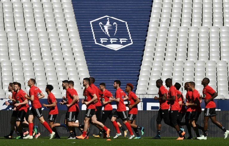 Finalistes héroïques de la Coupe de France face au Paris SG (0-2) mardi, Les Herbiers sont sévèrement revenu sur terre vendredi en perdant 4-1 à Béziers en National, une défaite qui les envoie en National 2.