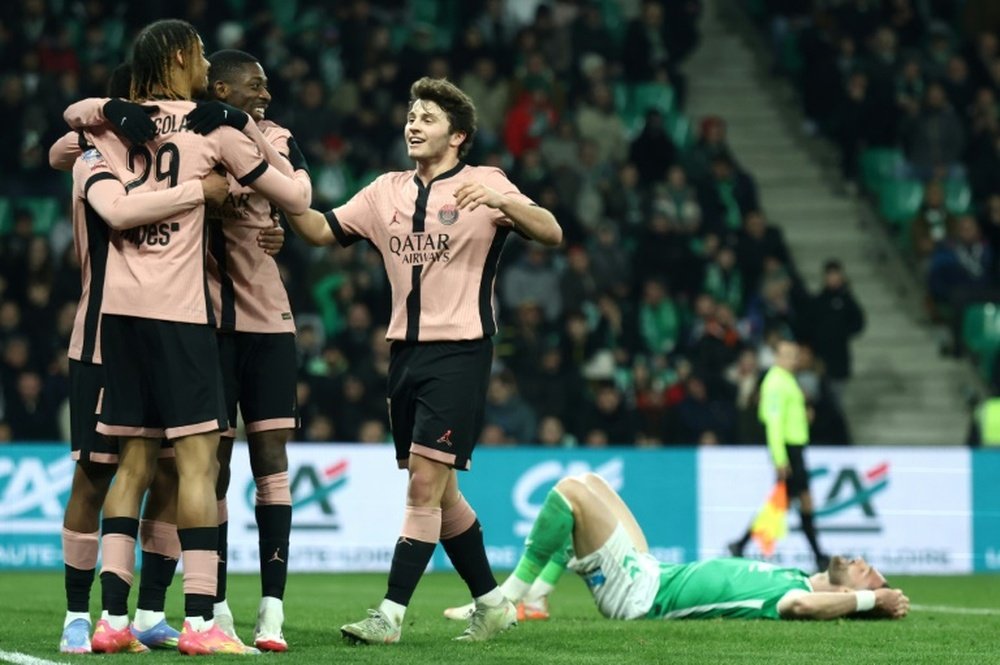 Bradley Barcola, Ousmane Dembele et Joao Neves après le sixième but du PSG. AFP