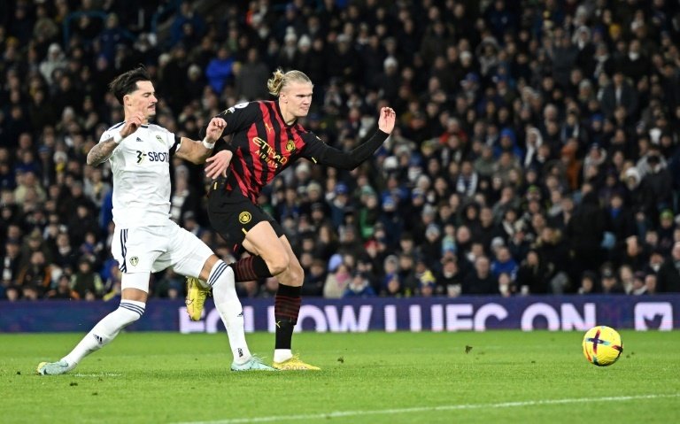 Manchester City garde le contact avec Arsenal