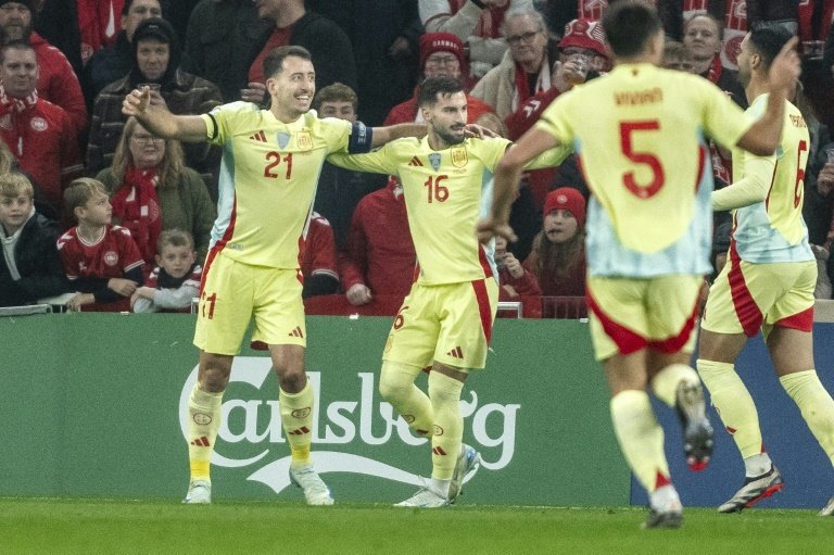 L'Espagne s'impose face au Danemark et valide sa première place