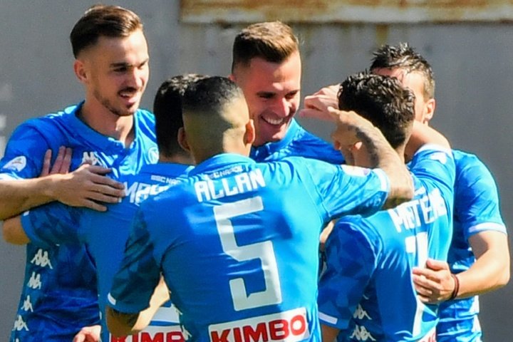 Naples enfonce l'AS Rome et éloigne l'Inter Milan