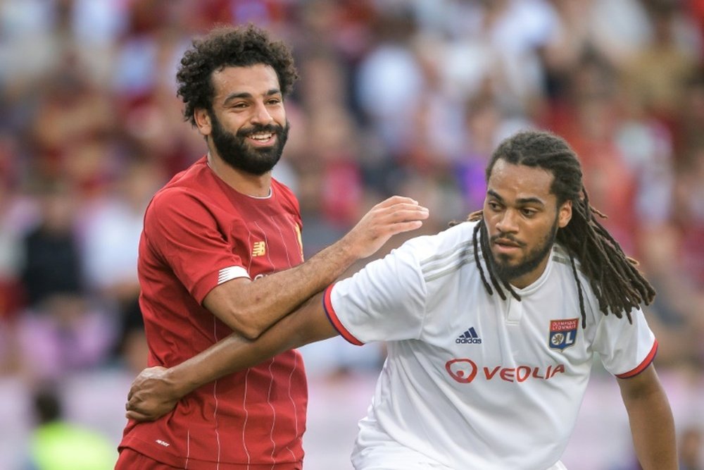 Mohamed Salah et Jason Denayer lors d'un match amical. AFP
