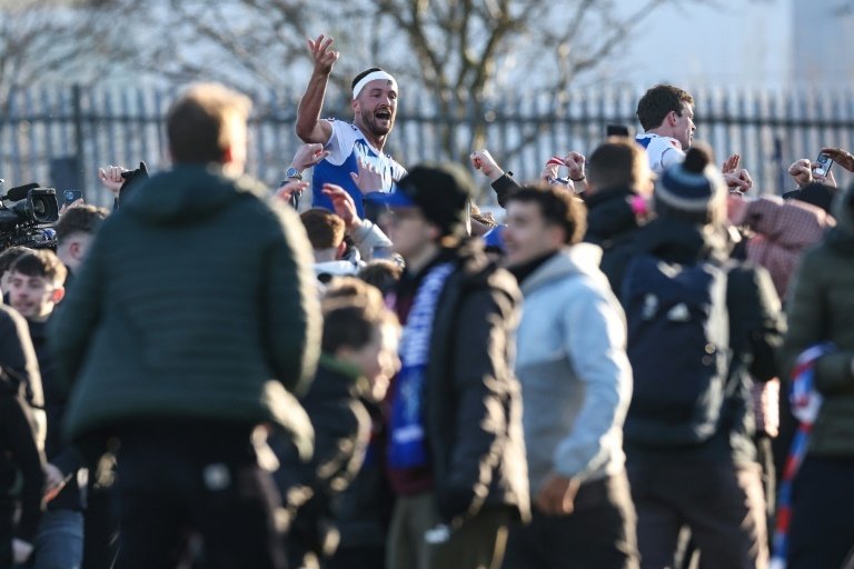 Le méconnu Macclesfield FC évoluant en sixième division a créé une surprise monumentale en éliminant samedi le tenant Crystal Palace (2-1) en Coupe d'Angleterre, la plus ancienne compétition de club du monde.