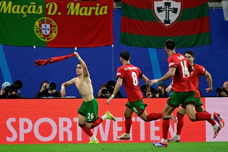 Très largement dominateur mais longtemps inefficace, Cristiano Ronaldo en tête, le Portugal a dû attendre les derniers instants pour se dépêtrer de la République tchèque et s'imposer finalement 2-1 mardi à Leipzig pour ses débuts à l'Euro-2024.