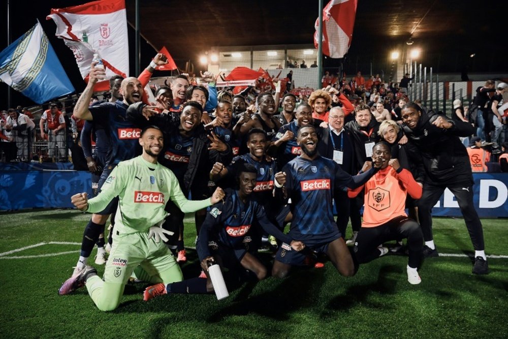 Les joueurs de Reims fêtent leur victoire 2-1 en demi-finale de Coupe