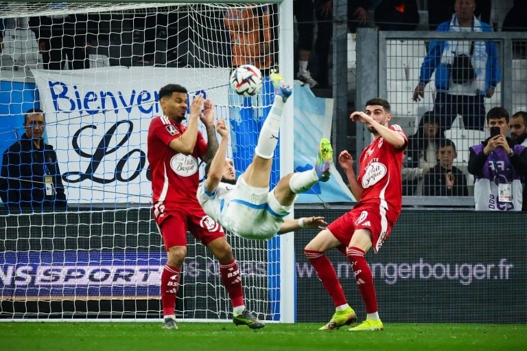 Rome réussit à l'OM, toujours deuxième