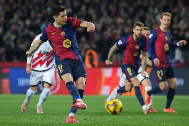 Le FC Barcelone reprend la tête et enflamme la course au titre