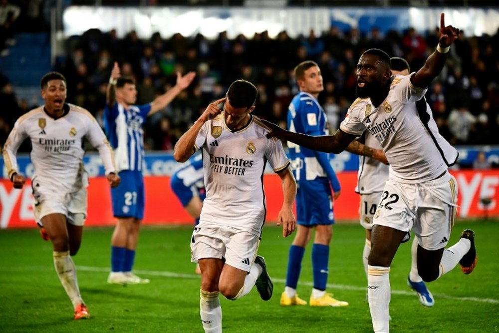 Le Real s'impose à Alavés et vire en tête à la trêve. AFP