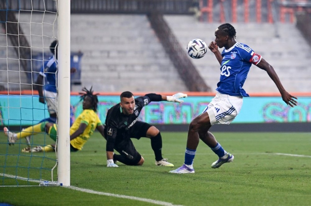 Emmanuel Emegha marque pour Strasbourg face à Nantes. AFP
