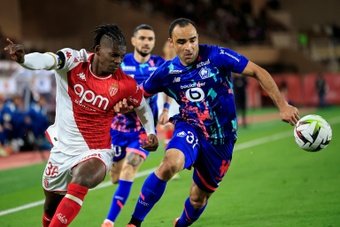 Monaco a porté à huit matches sa série d'invincibilité en Ligue 1 après sa victoire contre Lille (1-0), mercredi soir en match en retard de la 29e journée, confortant sa place de dauphin du Paris Saint-Germain, qui devra attendre pour être sacré champion.
