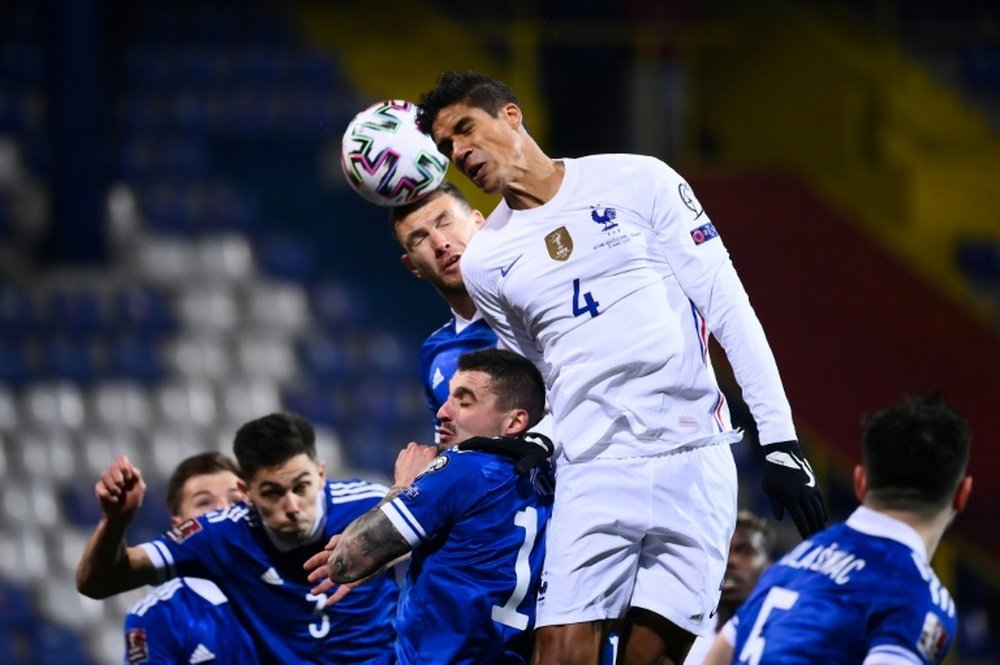 Varane, blessé, devrait manquer le match retour à Chelsea. AFP