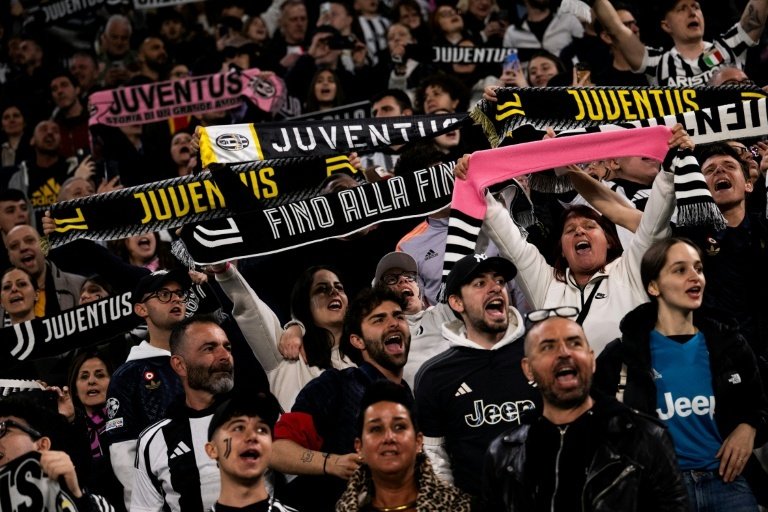 Des supporters de la Juventus lors du match du Championnat dItalie contre Lecce. AFP