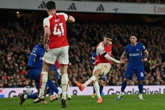 Arsenal a puni Chelsea (5-0) et conforté sa place de leader en remportant un derby londonien très animé à l'Emirates Stadium, mardi en match en retard de la 29e journée du Championnat d'Angleterre.