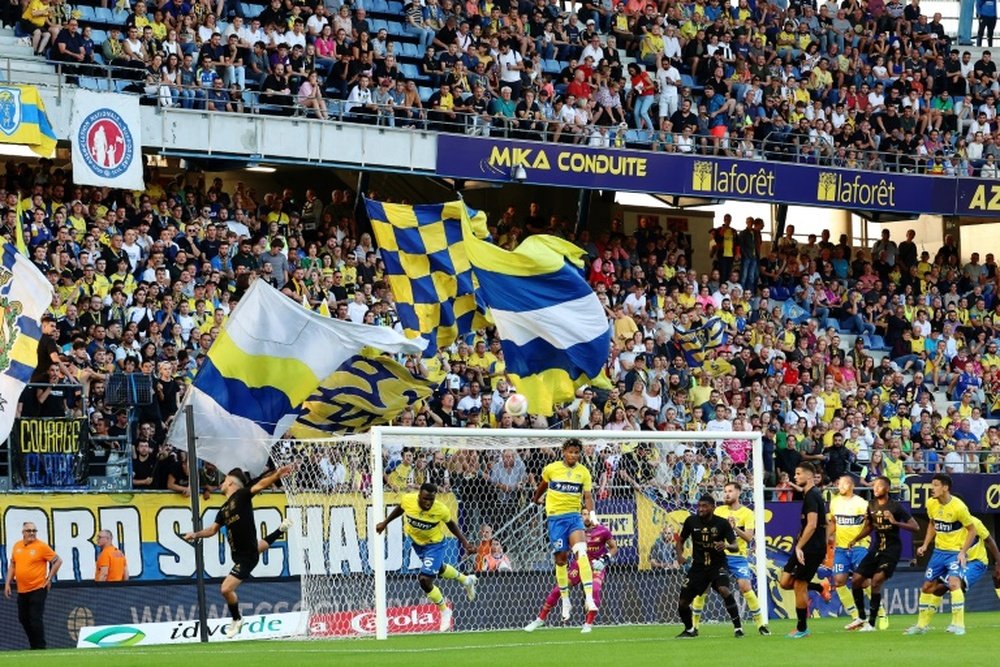 Sochaux, sauvé de la faillite, retrouve son public après un été de cauchemar. AFP