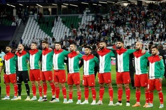 Les supporters ont respecté dimanche à Doha une minute de silence en hommage aux victimes palestiniennes du conflit entre le Hamas et Israël avant la victoire 4-1 de l'Iran contre l'équipe de Palestine lors de la Coupe d'Asie des nations.