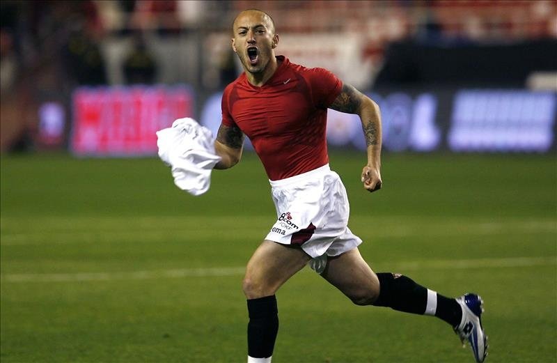 El uruguayo Chevantón se retira del fútbol tras casi dos décadas en activo