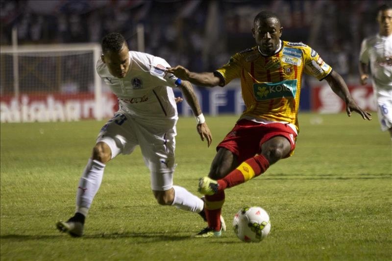 El internacional de Honduras Arnold Peralta, asesinado a tiros