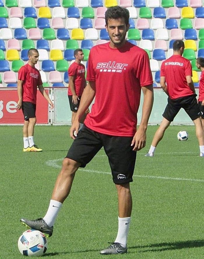 Fotografía facilitada por el equipo de fútbol Saburtalo de Georgia, del jugador español José Manuel Carrasco, nacido en Antequera (Málaga) hace 28 años, que ha vuelto a España hace menos de una semana después de terminar la primera fase de la Liga georgiana en las filas del Saburtalo. EFE