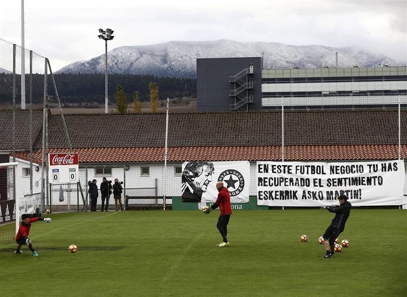 Javi Álamo, Fuentes y Olavide, descartes en la primera convocatoria de Vasiljevic