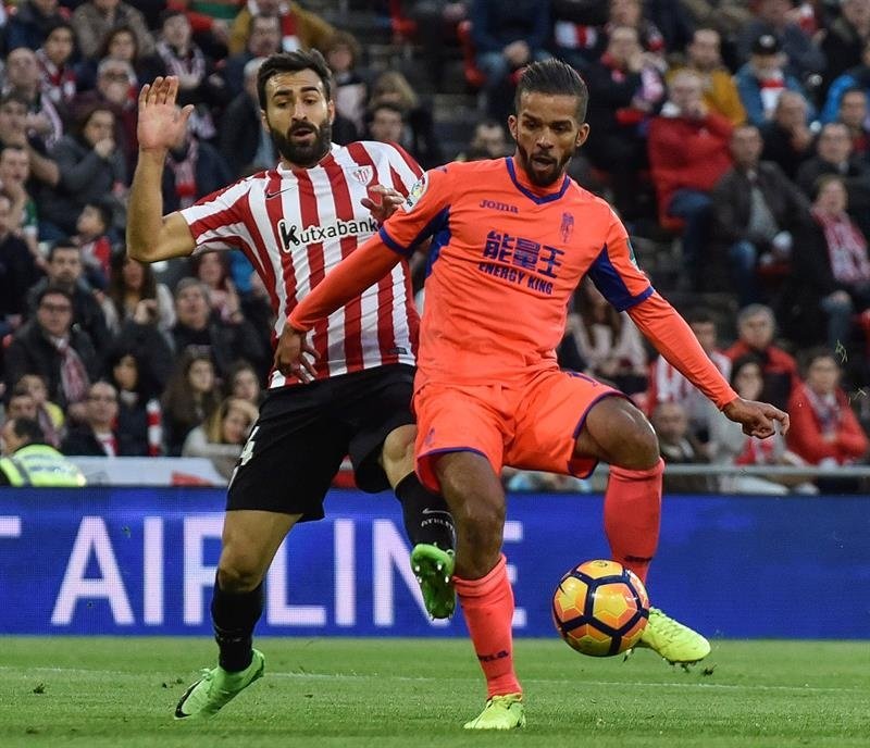 Carcela-González y Uche, novedades en la lista del Granada para enfrentarse al Valencia