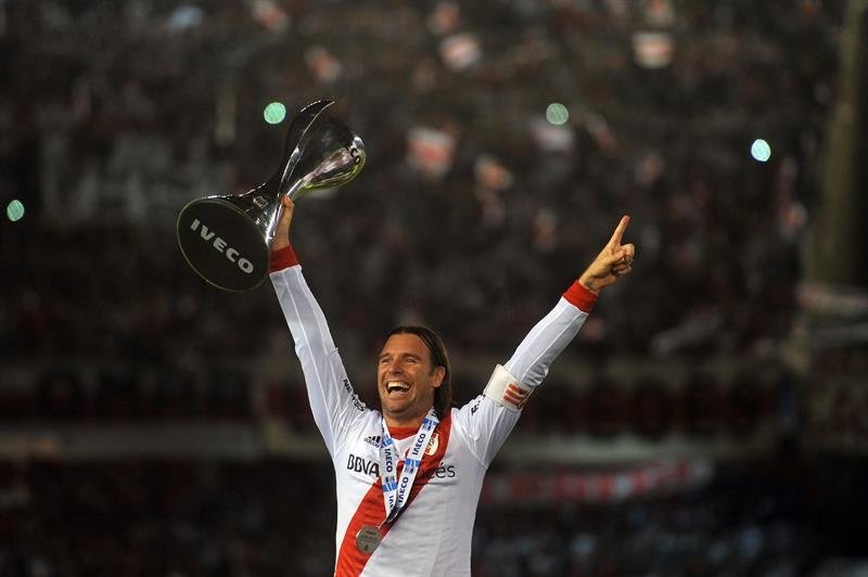 Cavenaghi juntará a varias leyendas de River para decir adiós