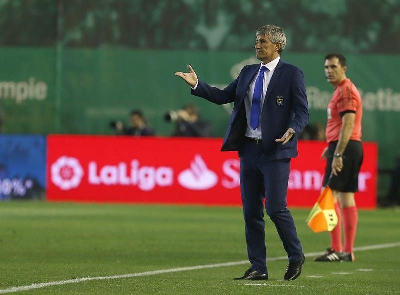 Viera se cuela en una convocatoria sin Míchel Macedo