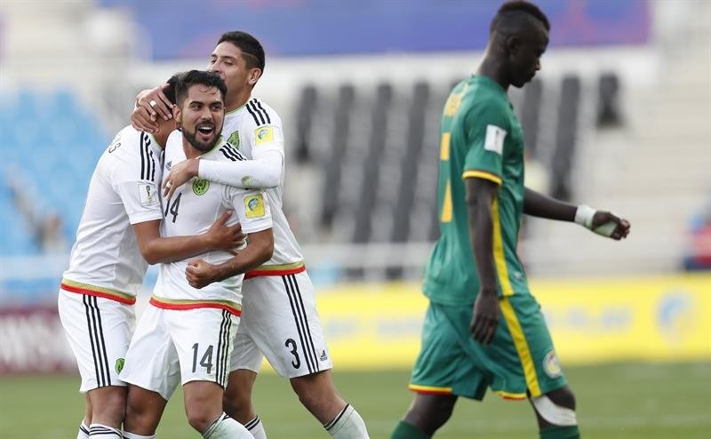 México gana 'in extremis' a Senegal y pasa a cuartos