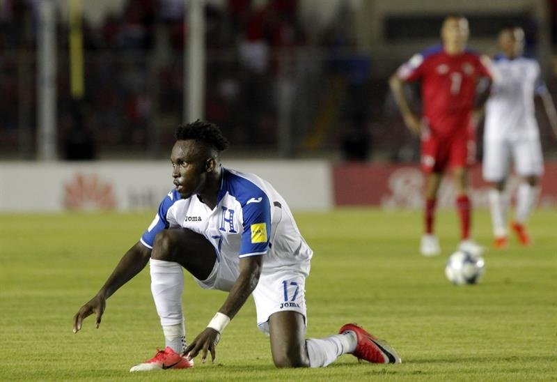 Panamá apunta a la repesca con un gol en el 90