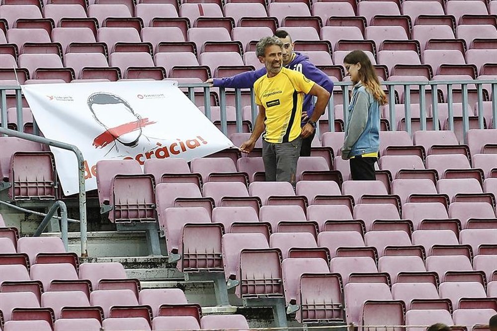 El espontáneo que saltó durante el Barça-Las Palmas puede que no fuera tal. EFE