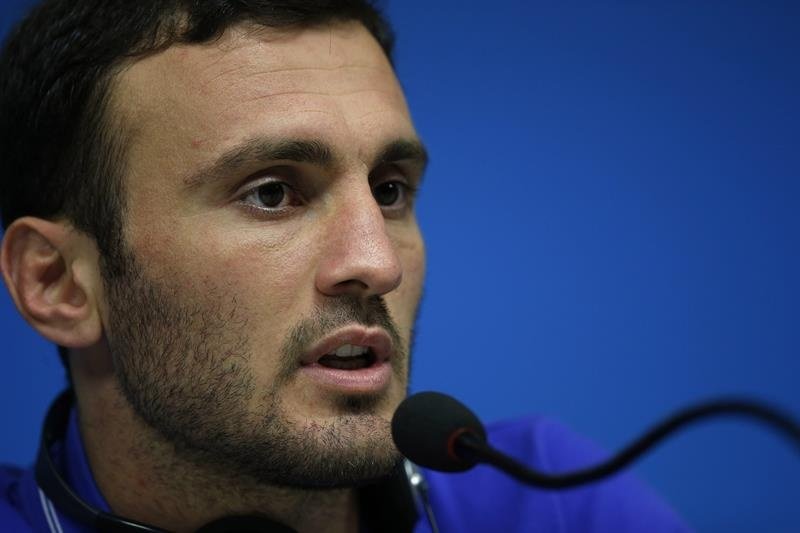Sokratis podrá liderar a Grecia, pero Torosidis no