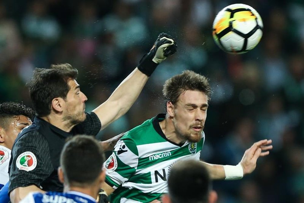 Casillas volverá a defender un año más la portería del Oporto. EFE/Archivo