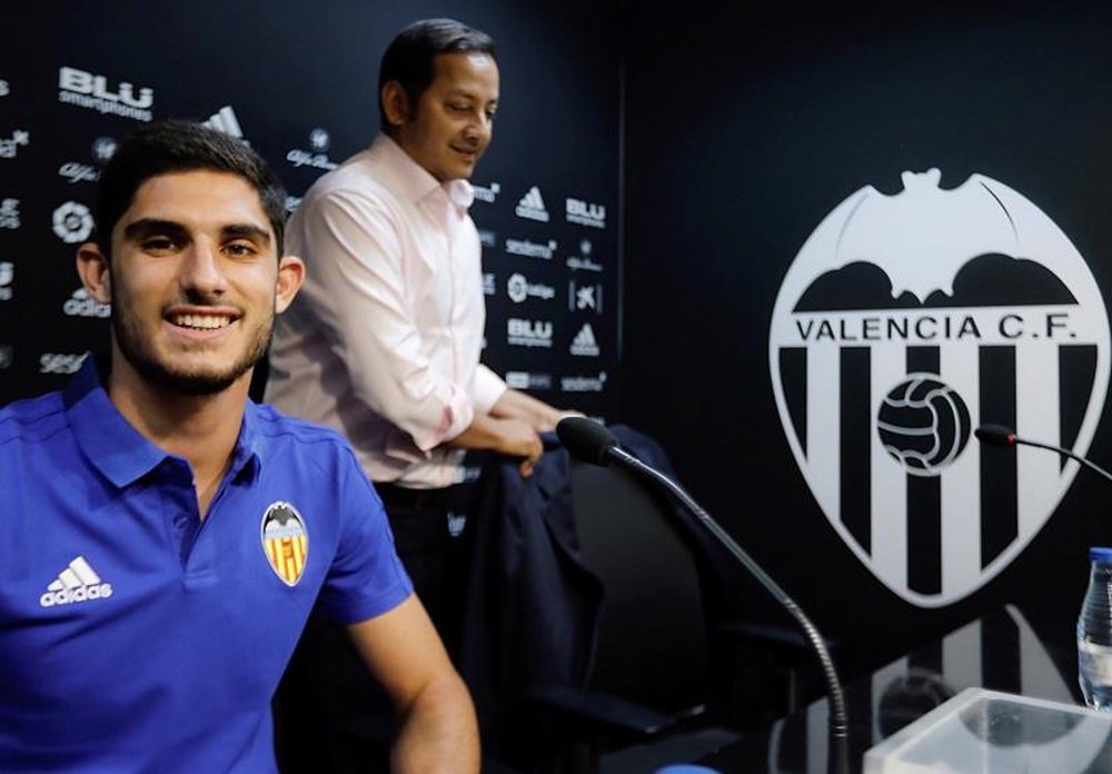 Guedes expresó su alegría por volver al Valencia. EFE