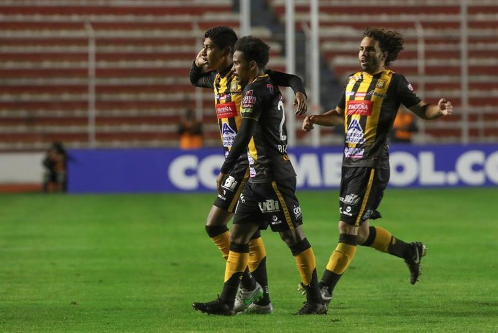 Cinco clubes puede lograr el liderato en Bolivia. EFE/Archivo