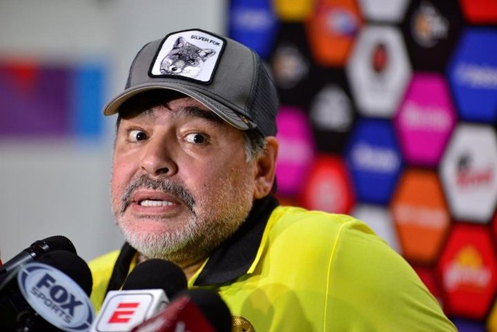 Maradona, sancionado por incitar al público contra los árbitros