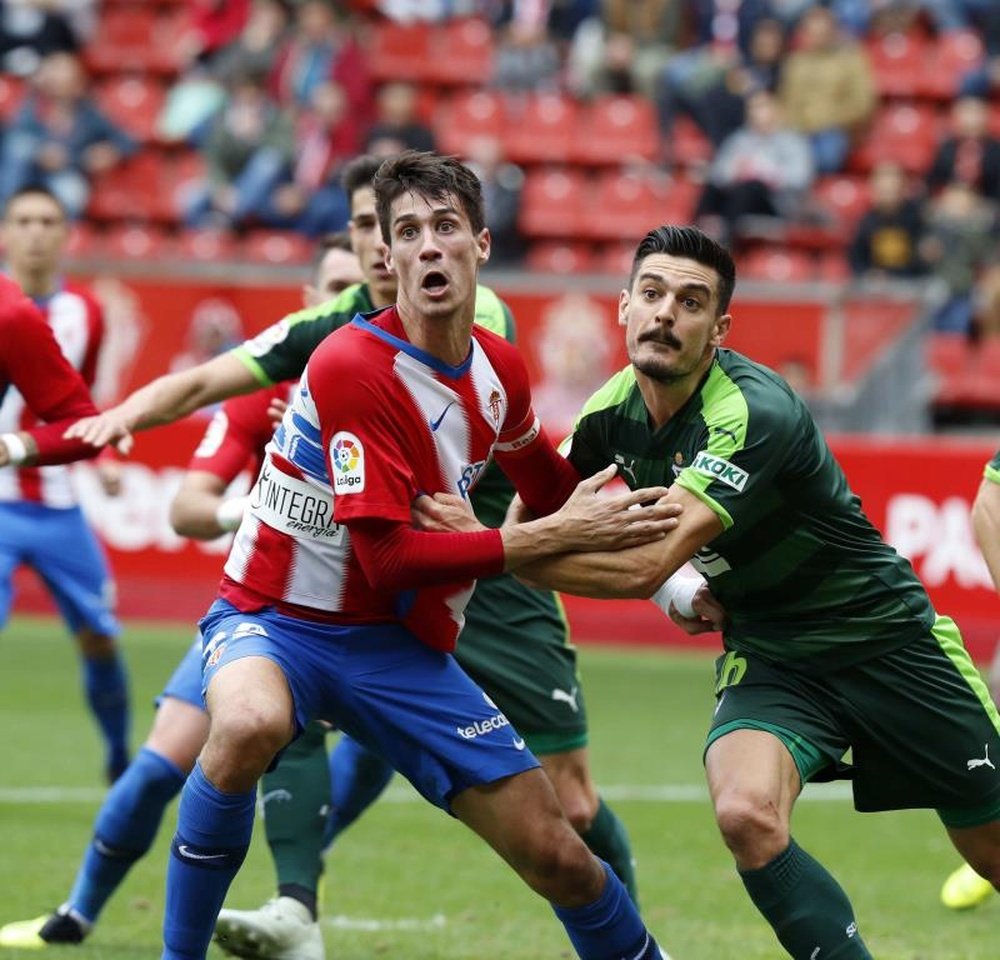 El Eibar-Sporting será un duelo igualado. EFE