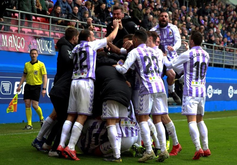 Fiesta en el Valladolid tras un triunfo épico. EFE