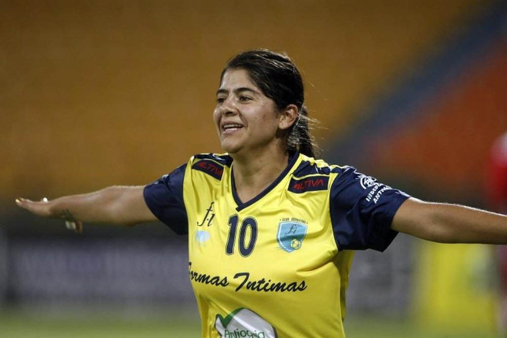 Las jugadoras colombianas, emocionadas ante la tercera Liga femenina. EFE