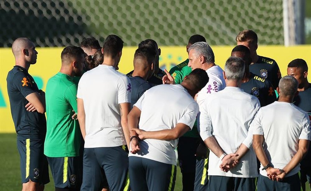 Neymar adelanta tres días su llegada a Brasil. EFE