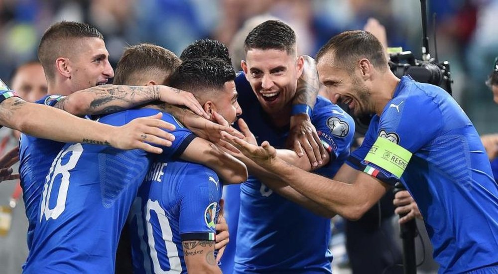 Italia gana a Bosnia por 2-1. EFE
