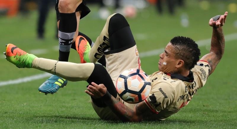 Macará resbala sin consecuencias, Barcelona golea