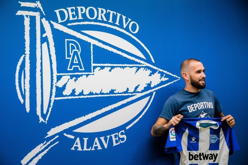 Aleix Vidal se mostró encantado con la oferta del Alavés. EFE