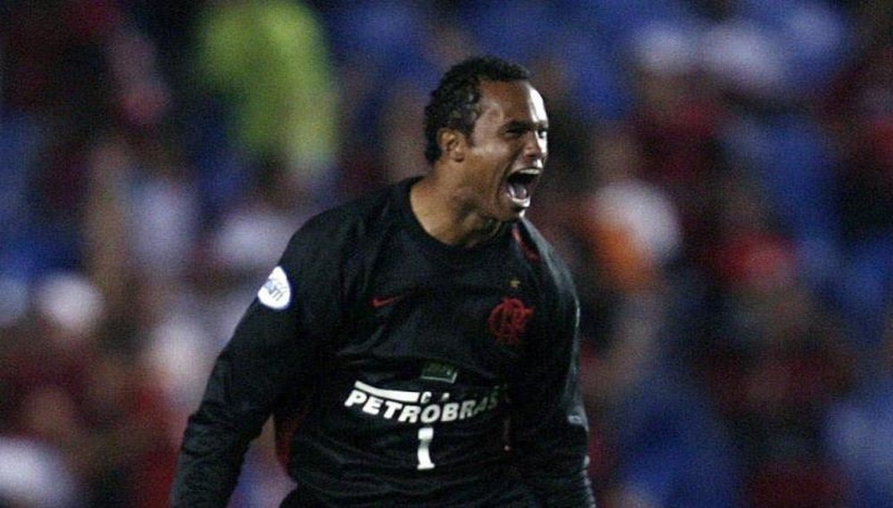 El ex de Flamengo condenado a más de 20 años por matar a su ex ya tiene equipo. EPA