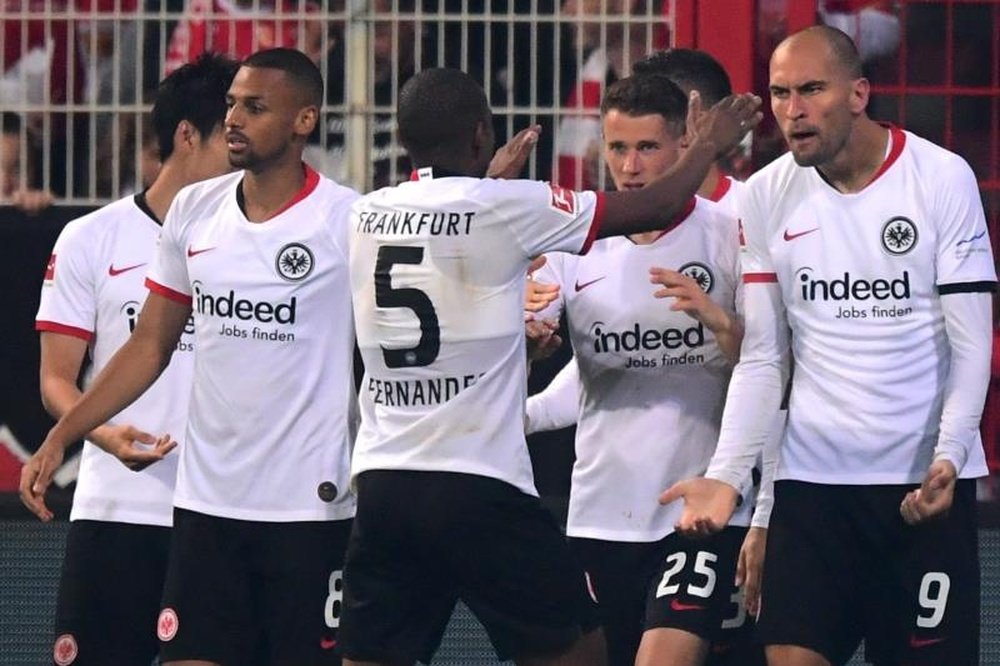 Dost y André Silva devuelven la sonrisa al Eintracht. EFE/EPA