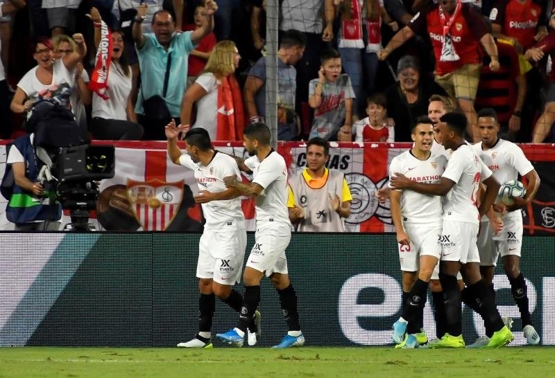 El triunfo del Sevilla mantiene al Madrid en lo más alto