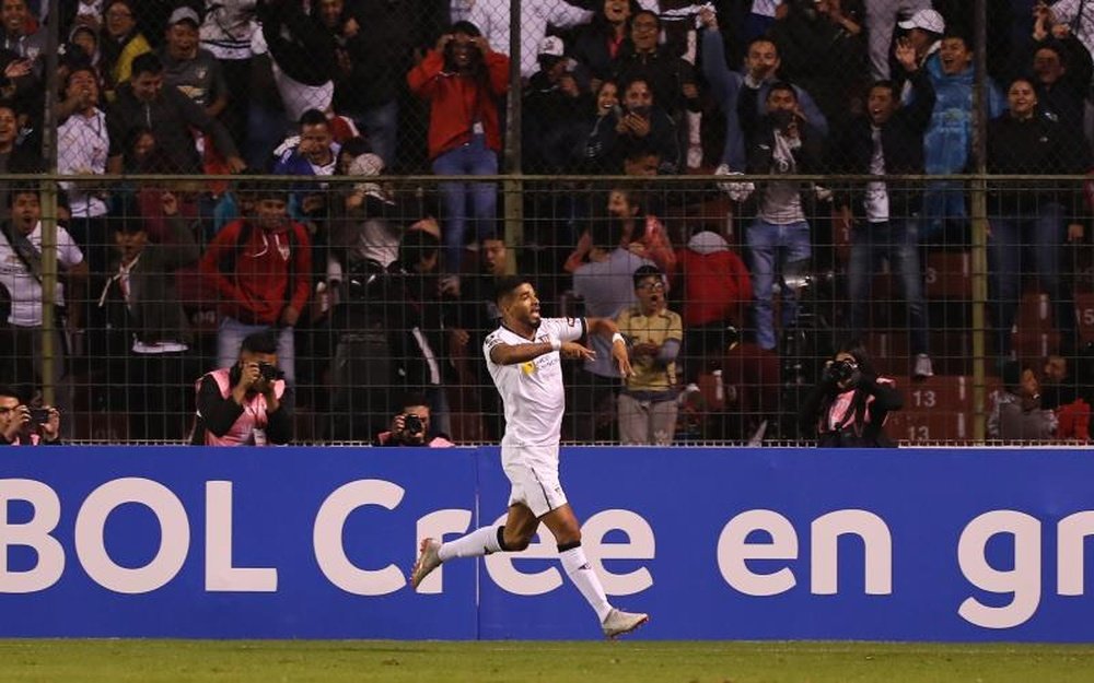 Liga de Quito pone un pie en la final. EFE