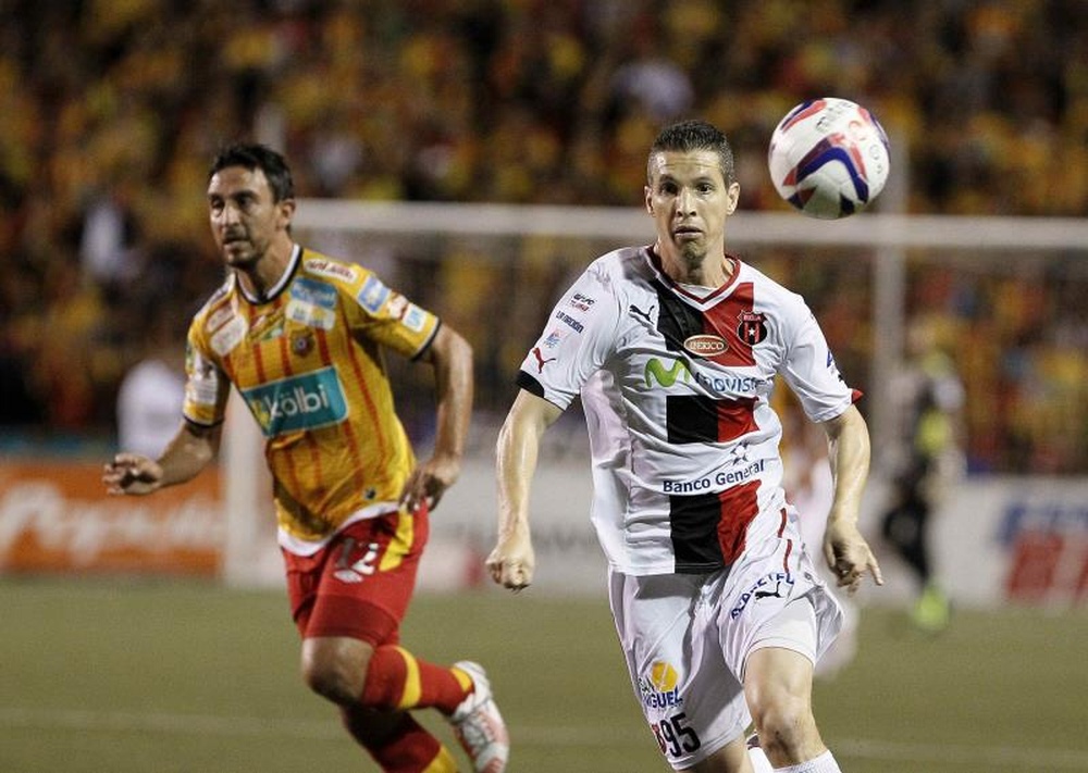 Alajuelense y Herediano se verán las caras en la final. EFE