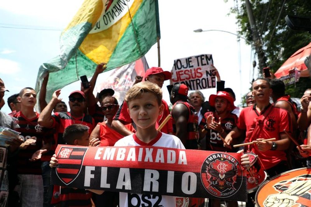 La hinchada arropó a Flamengo en su último día en Brasil. EFE